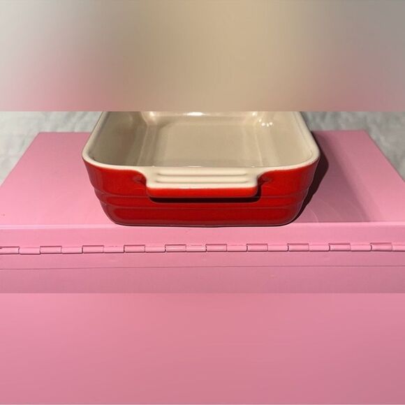 LE CREUSET Red Ivory Stoneware 7 inch Square Baking Dish Pan Set of 2 - Picture 6 of 6